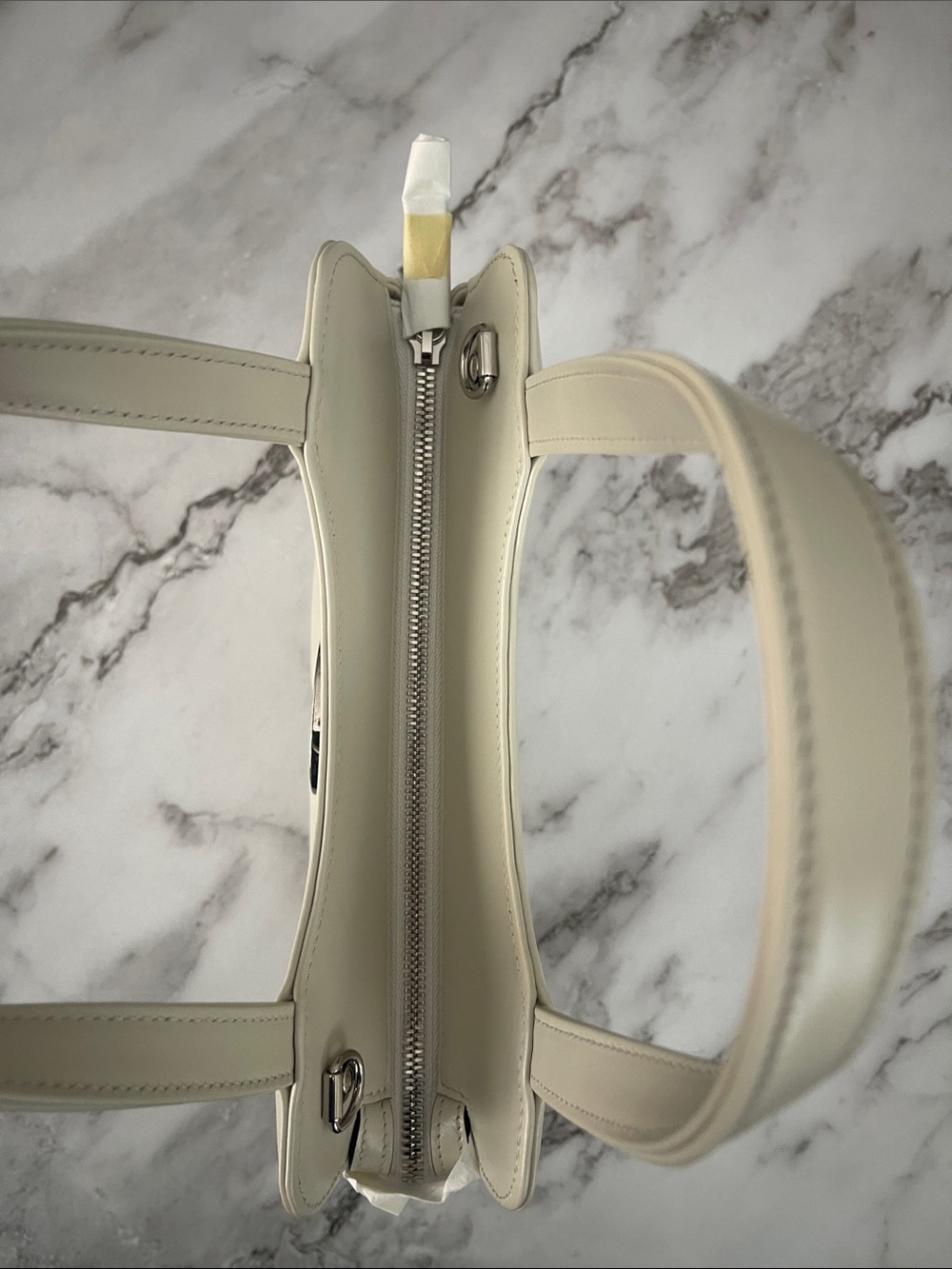 $3,250 New Gucci White GG Leather Top-Handle Bag Petite GG Medium Sienna calf - Picture 9 of 17